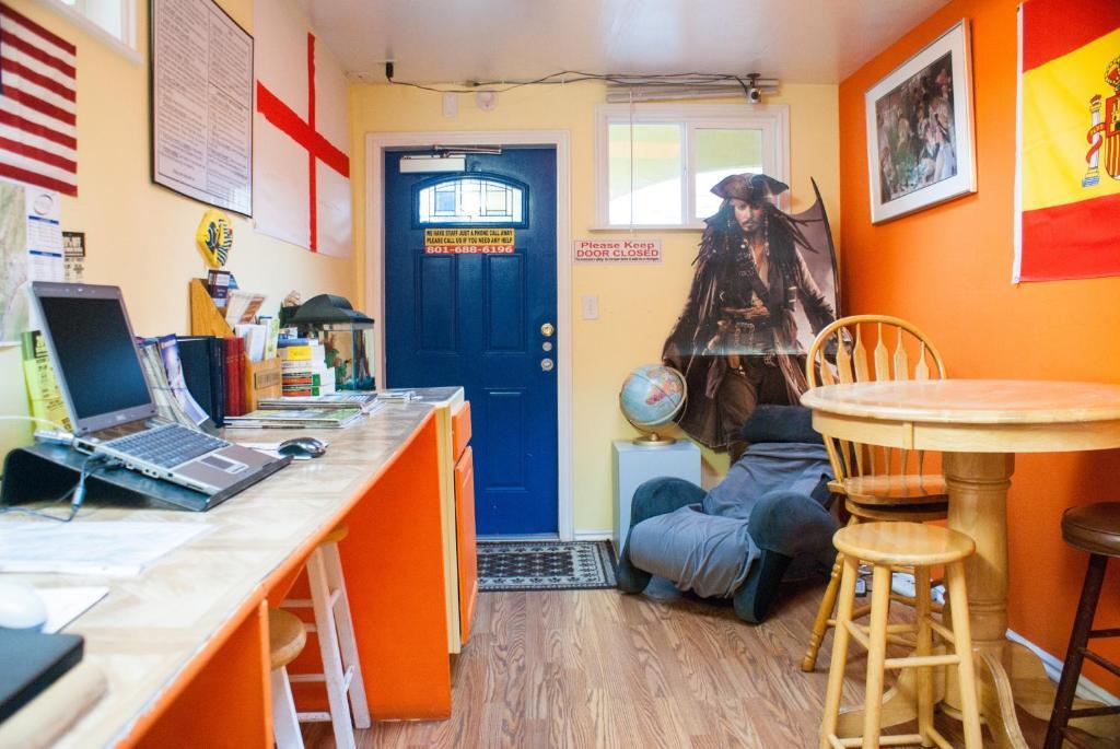 Camelot Inn & Hostel Солт Лейк Сити Екстериор снимка